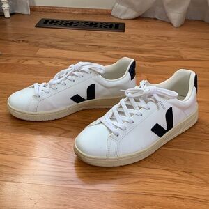 Veja sneakers. Size 42